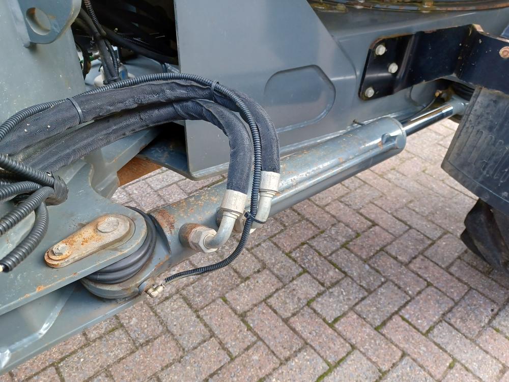 2 354 Wacker Neuson DV60 – Camião Basculante com Plataforma (Visão Dupla)