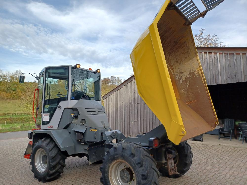 2 354 Wacker Neuson DV60 – Camião Basculante com Plataforma (Visão Dupla)
