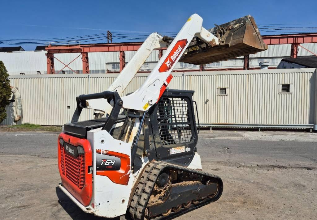 BOBCAT T64