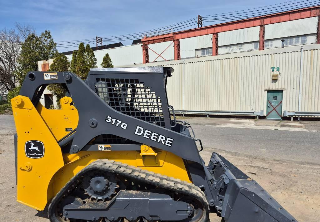 John Deere 317