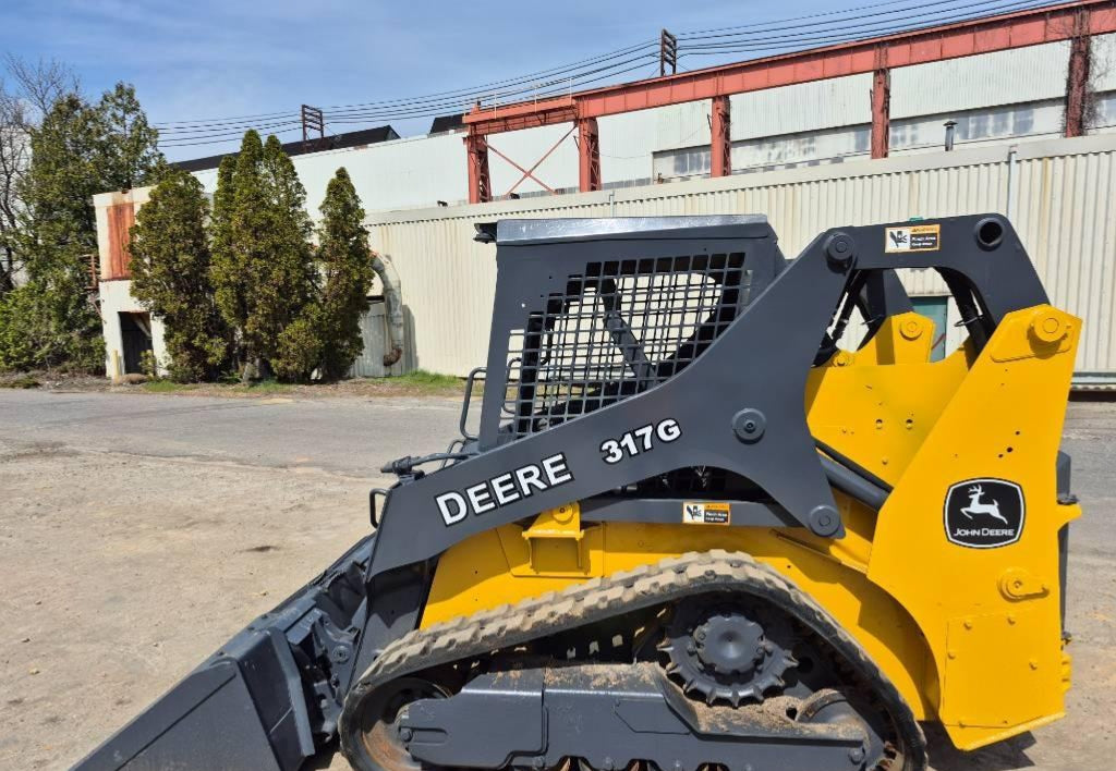John Deere 317