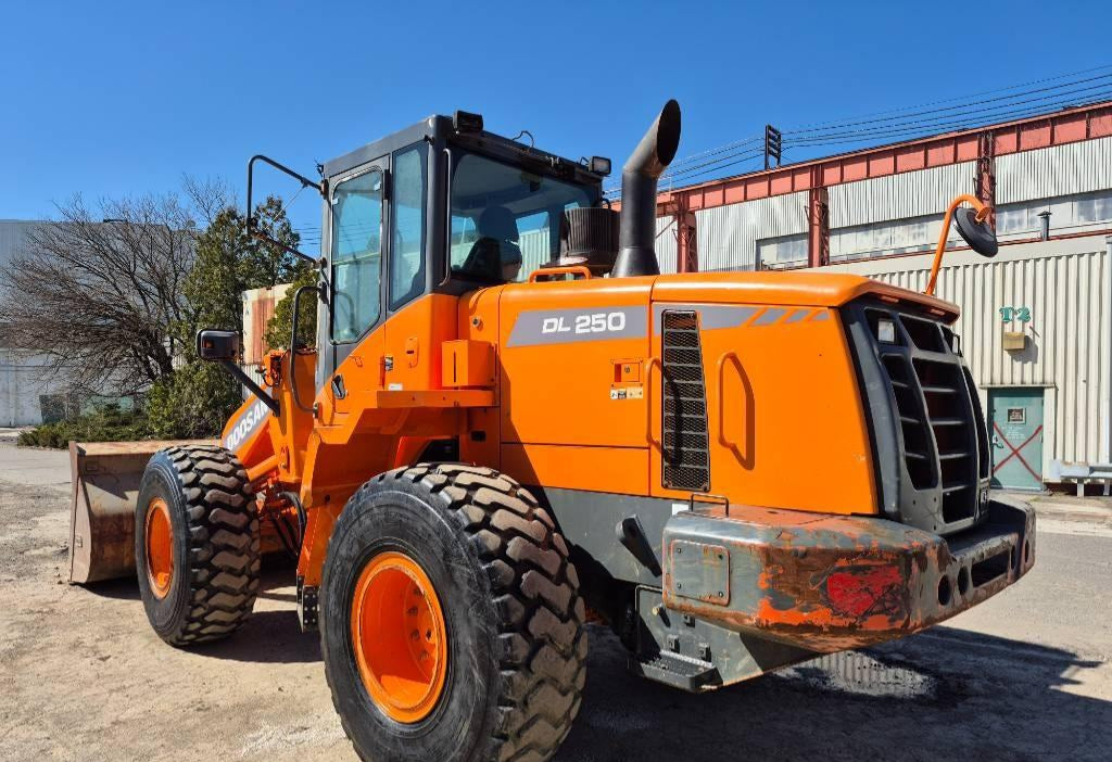 Doosan DL 250-3