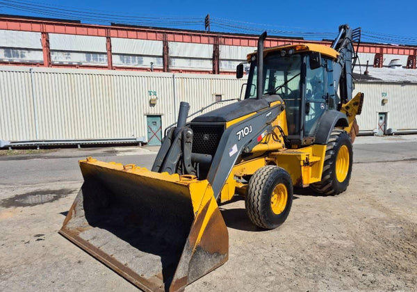 John Deere 710