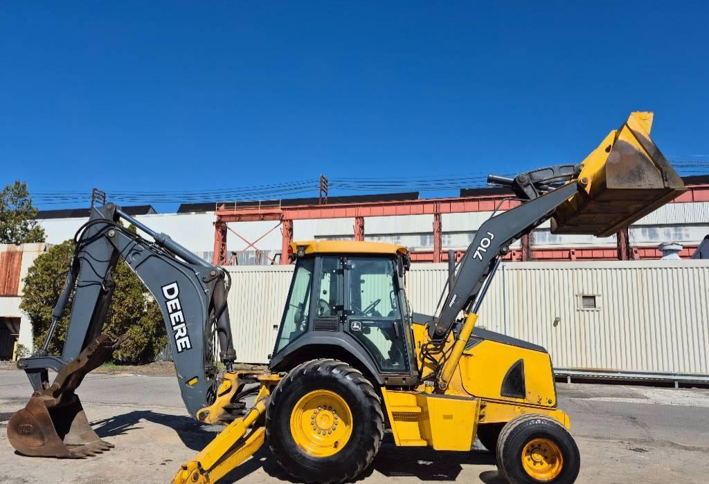 John Deere 710