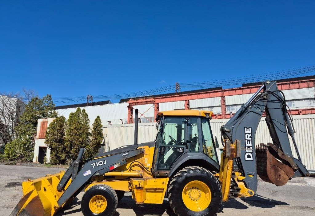 John Deere 710