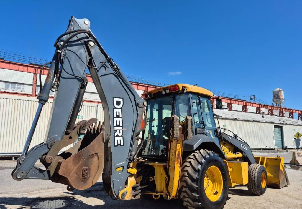 John Deere 710
