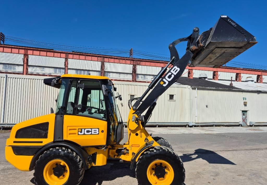 JCB 407