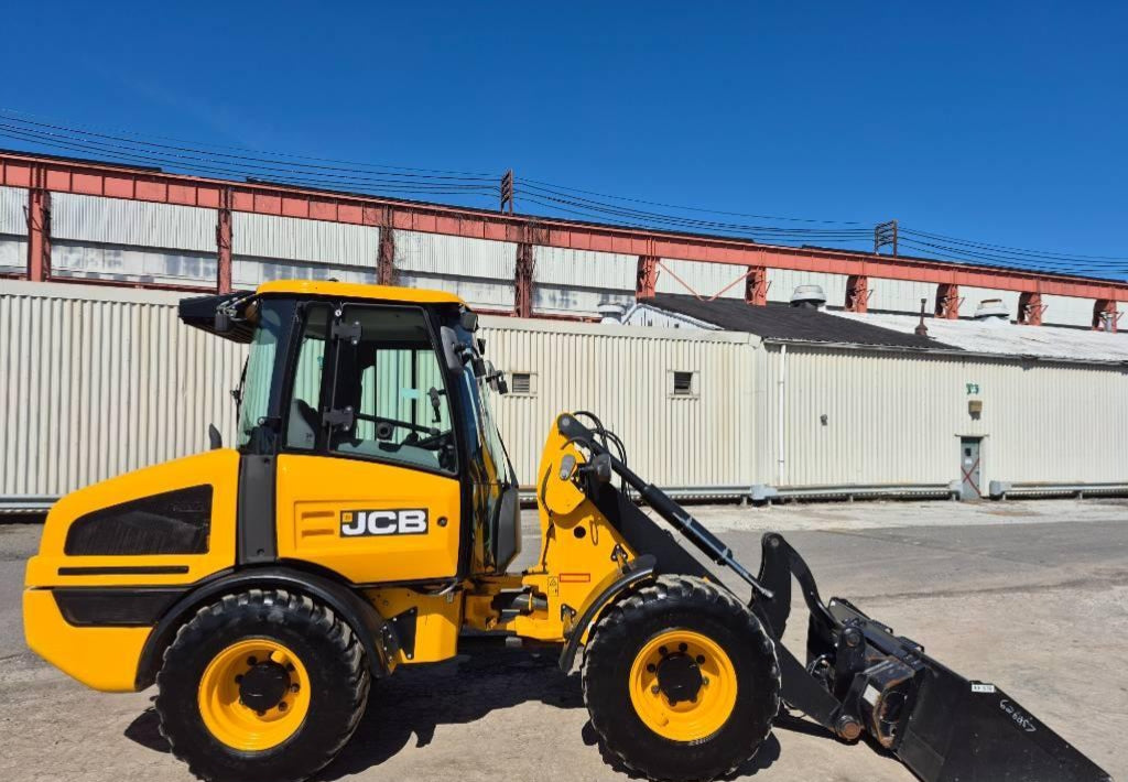 JCB 407
