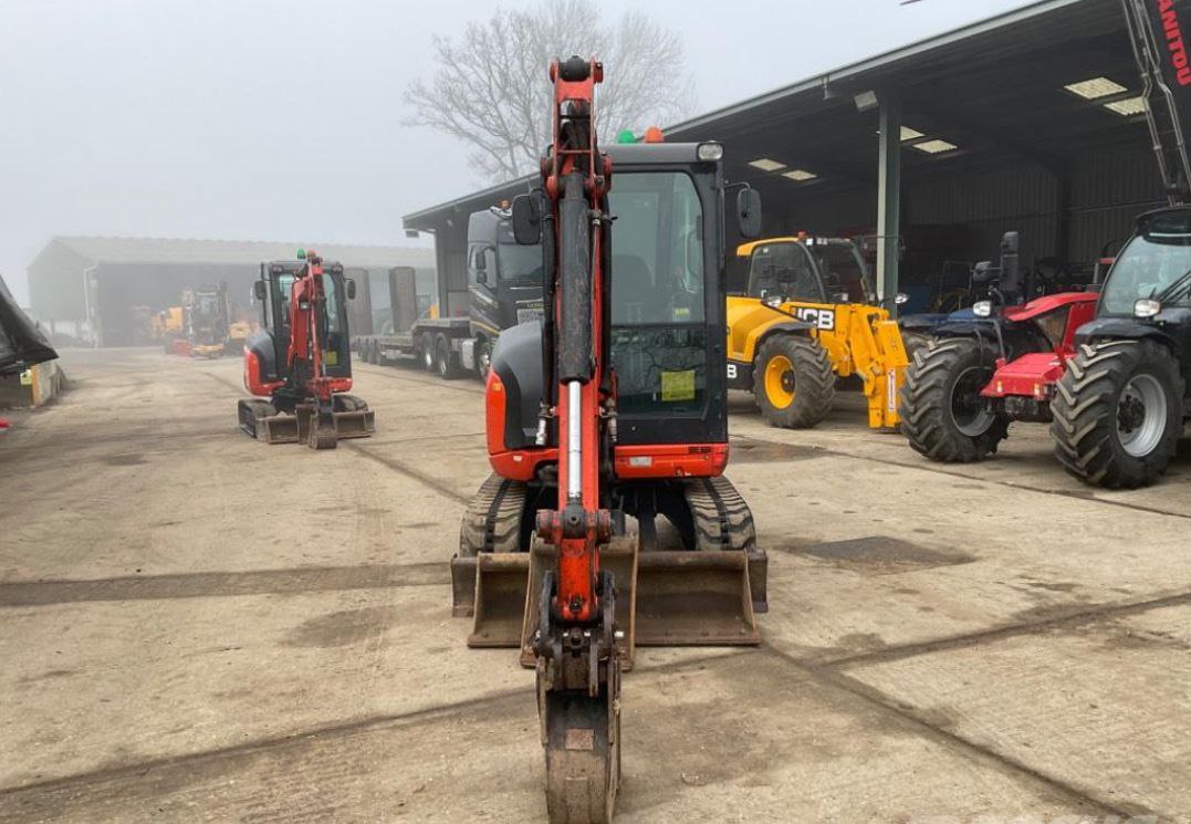 Kubota U27-4