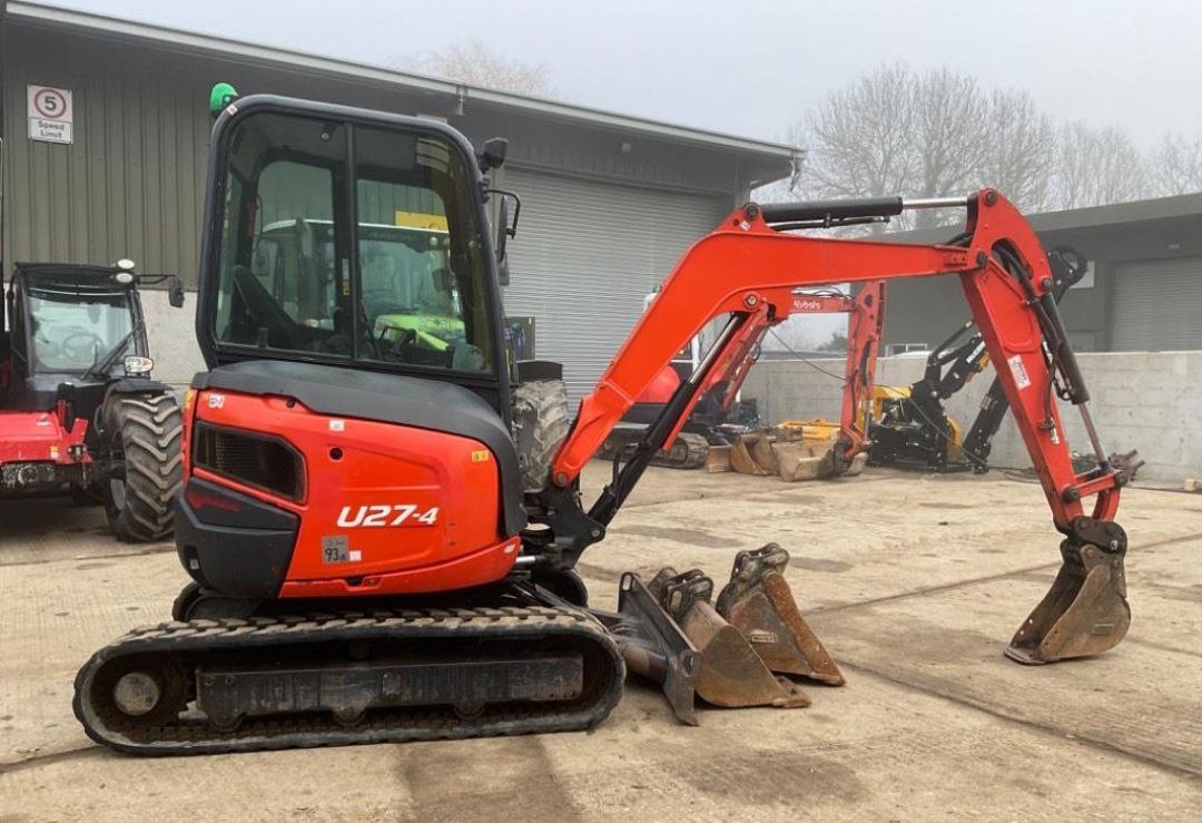 Kubota U27-4