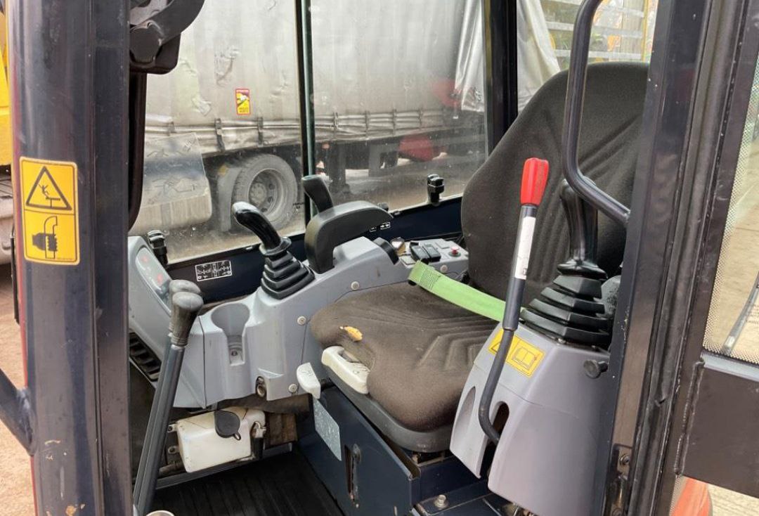 Kubota U27-4
