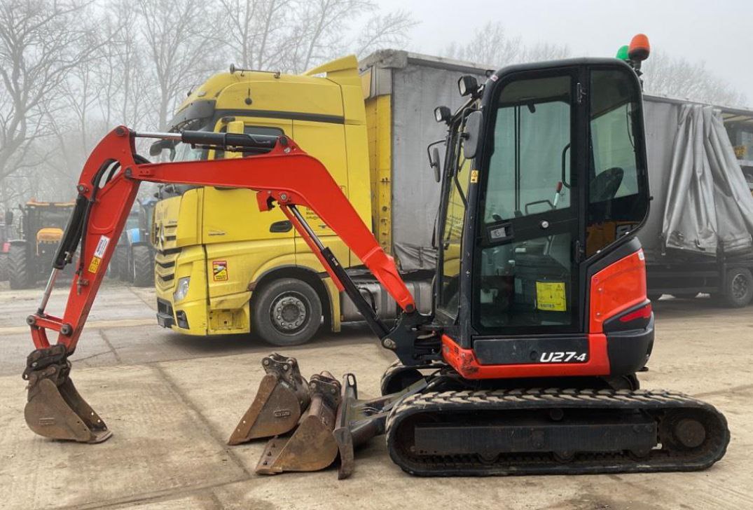 Kubota U27-4