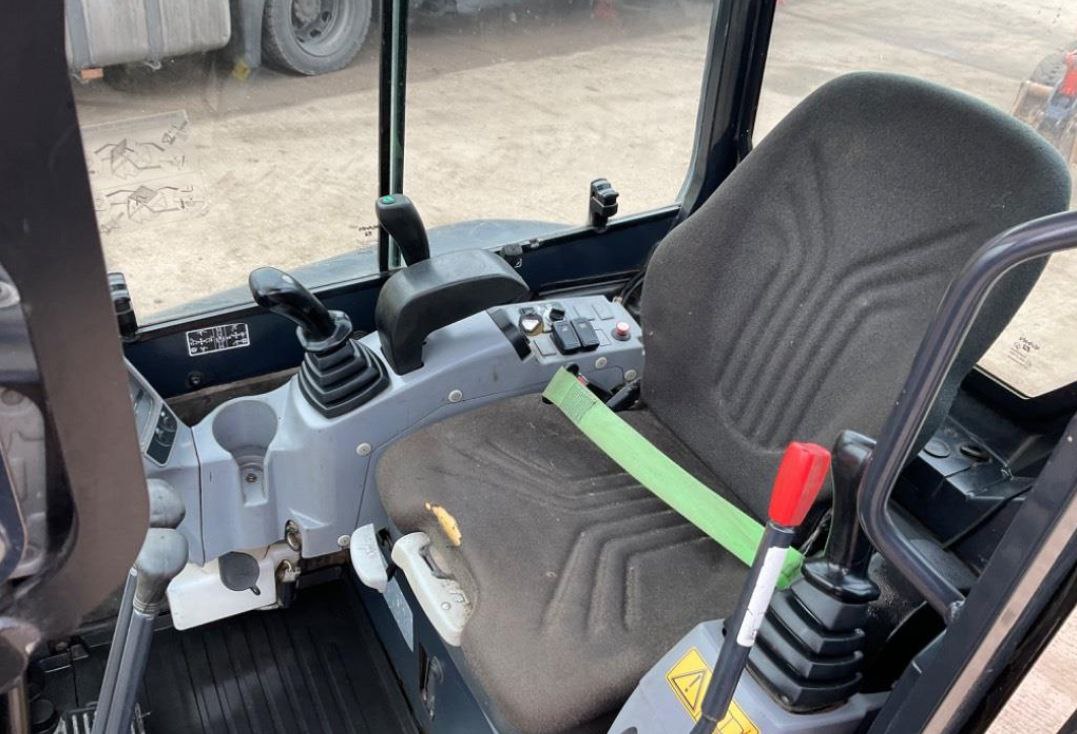Kubota U27-4