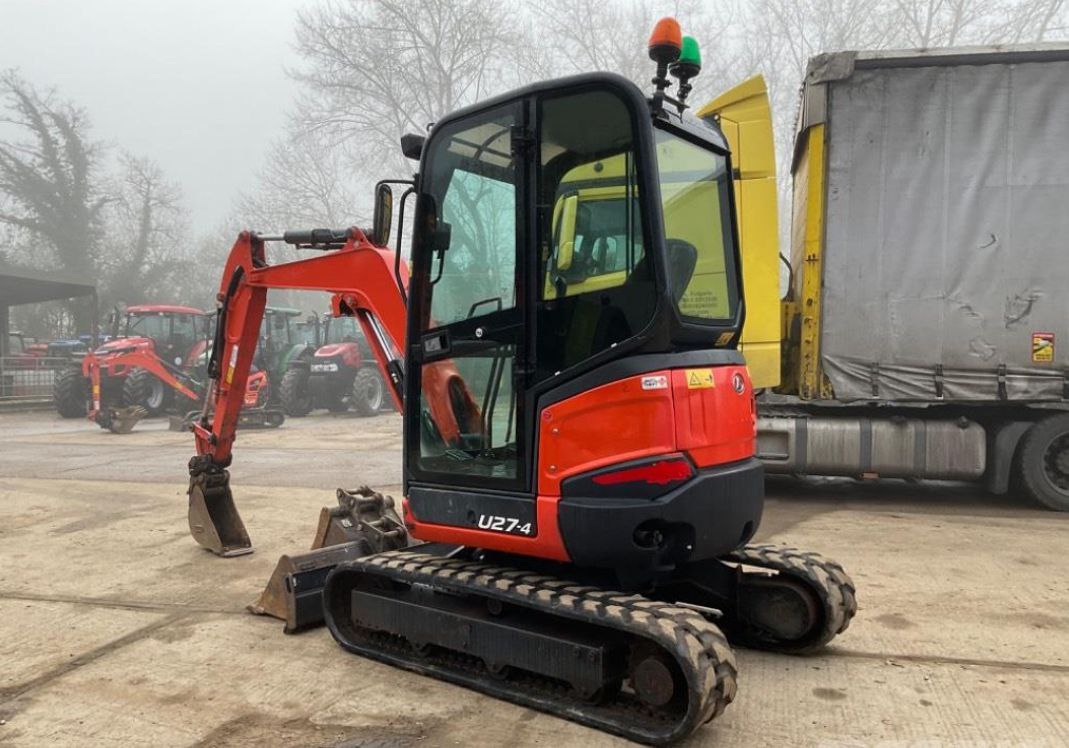 Kubota U27-4