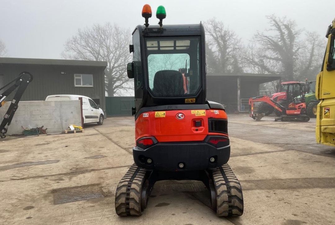 Kubota U27-4