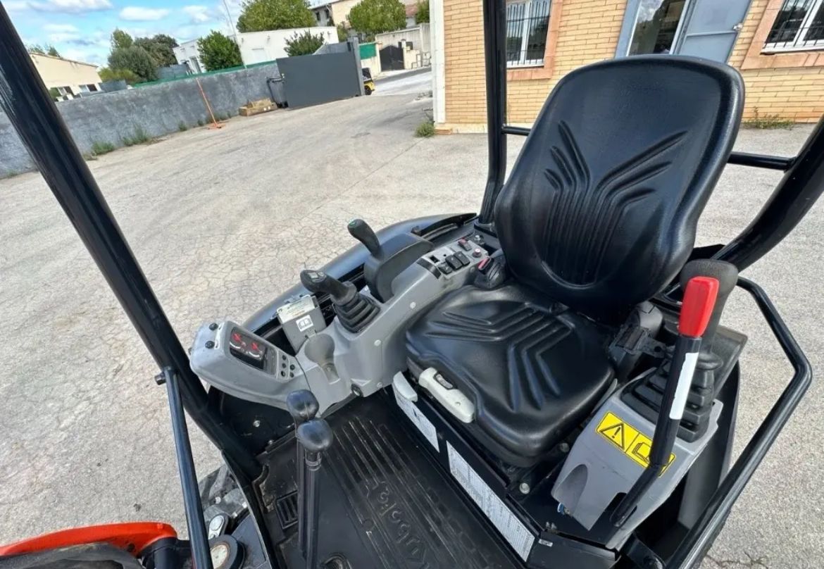 Kubota U27-4