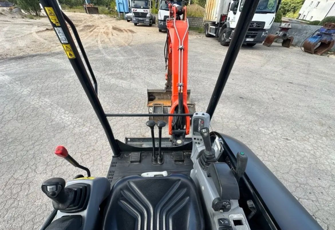 Kubota U27-4