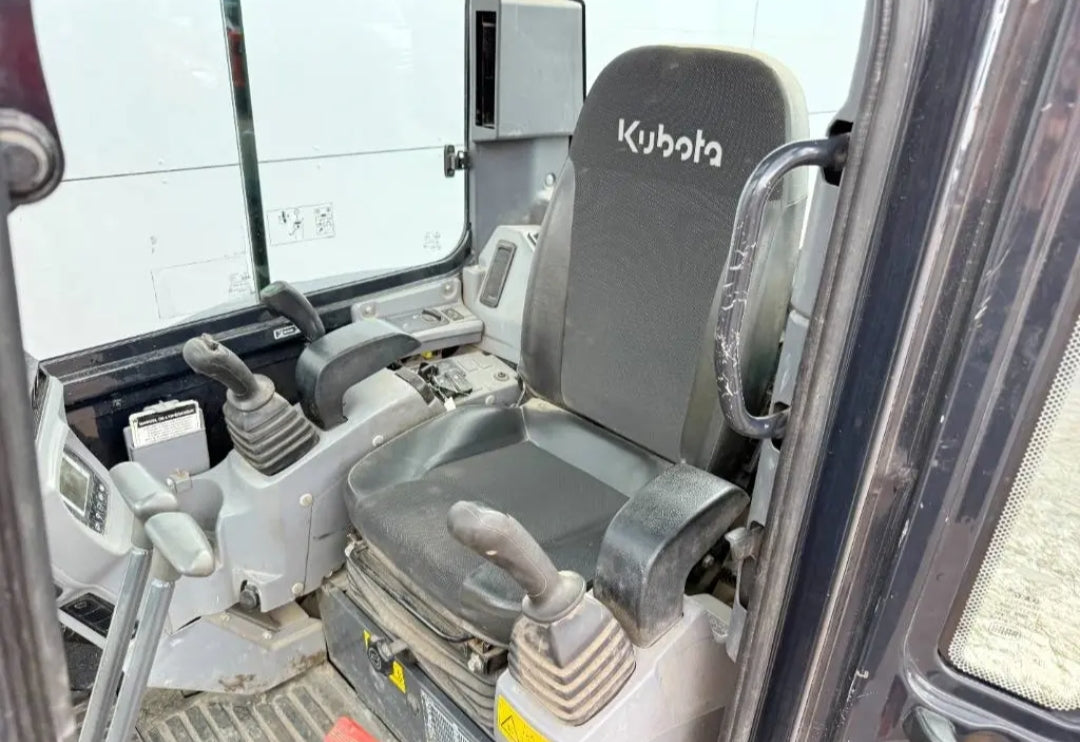Kubota KX037-4