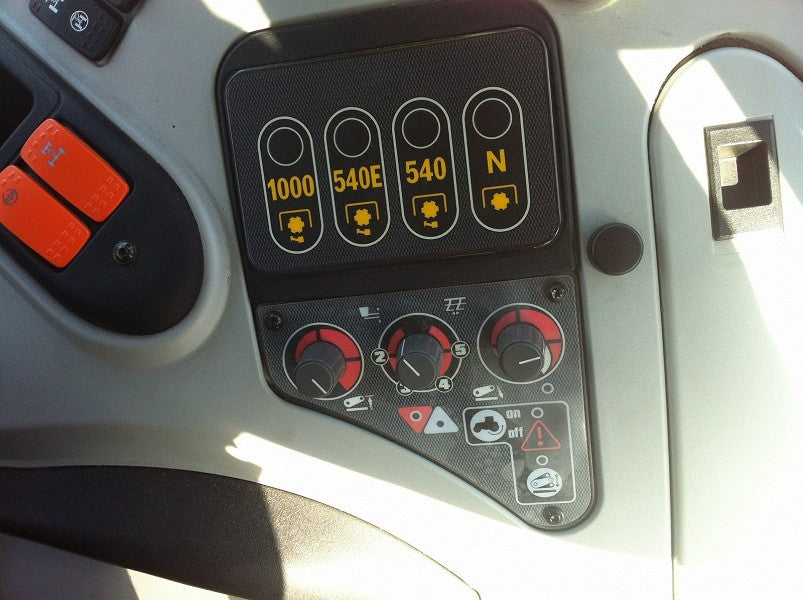 2011 Massey Ferguson 7475, 110 kw