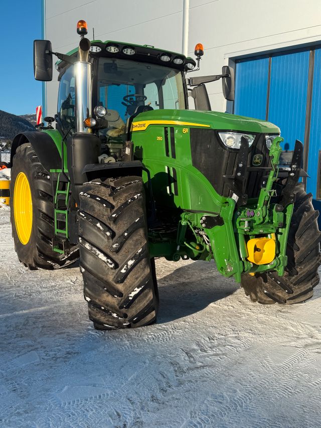 Trator Agrícola John Deere 6R250