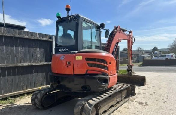 Kubota U55-4